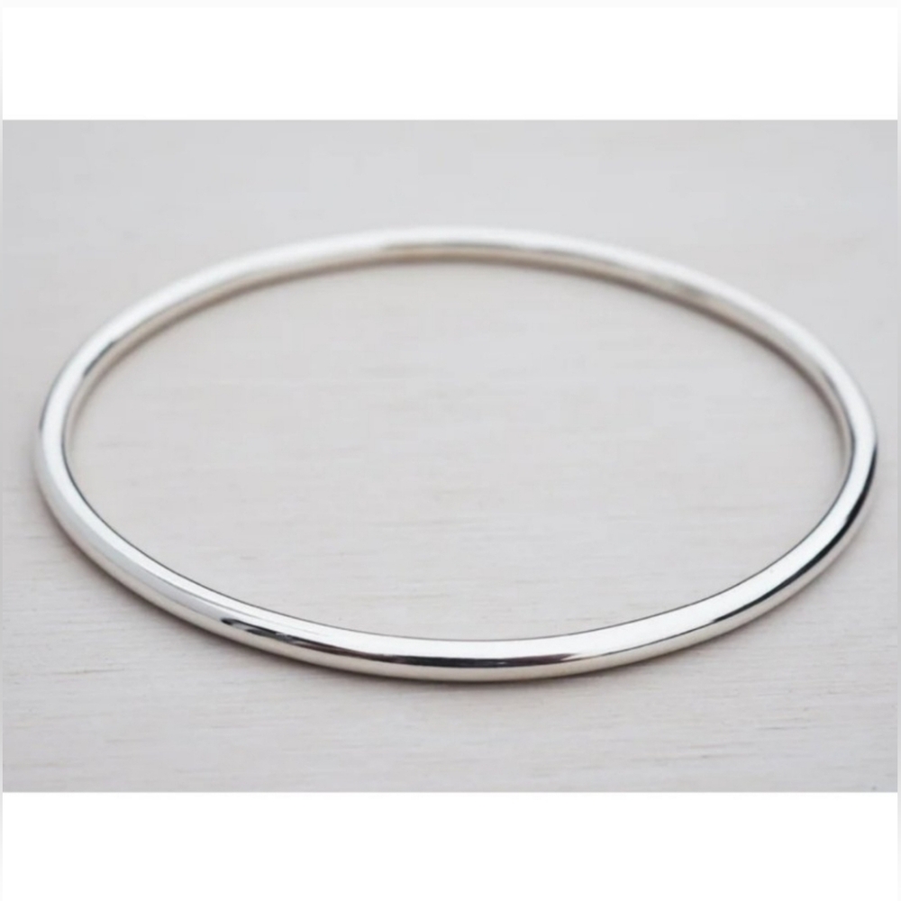NWT Minimalist Bangle Bracelet White Gold Filled 6.5cm inner diameter